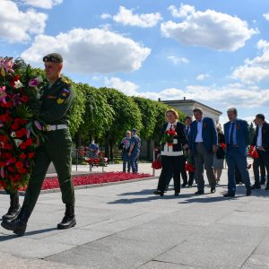 Делегация Общественной палаты Петербурга почтила память жертв Великой Отечественной войны