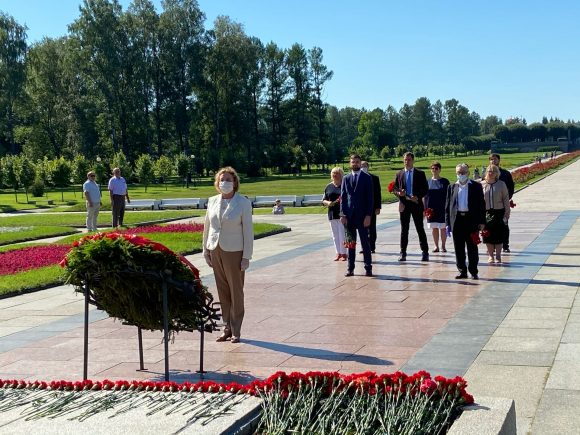 Картинки пискаревское кладбище в ленинграде