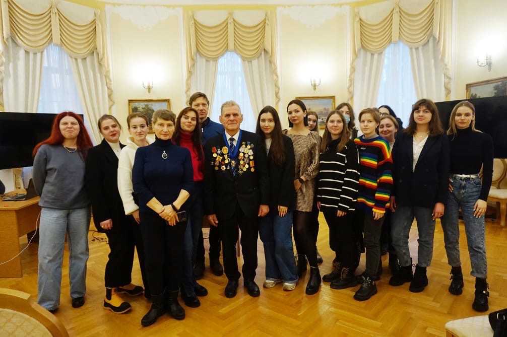 Академия петровского. Мариинский зал РГПУ им Герцена.