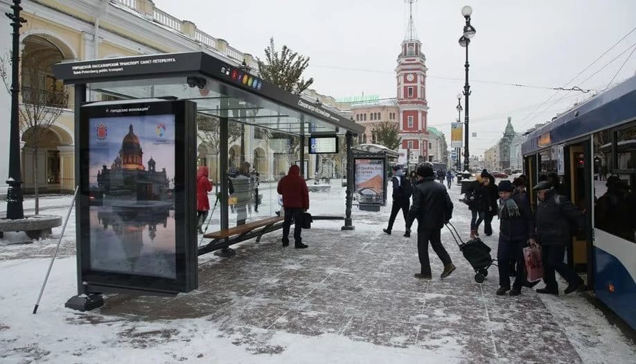 Остановки санкт петербург. Невский проспект остановка. Автобусная остановка на Невском проспекте. Санкт-Петербурге Невский проспект остановка. Остановка общественного транспорта на Невском проспекте.