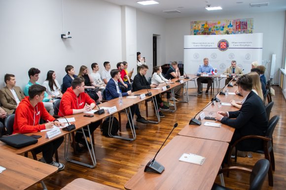 В Общественной палате Санкт-Петербурга прошла встреча членов Общественного штаба по наблюдению за ходом избирательных кампаний 2024 года с молодыми инициативными петербуржцами